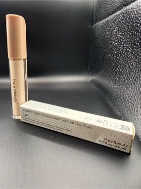 Rare Beauty Positive Light Under Eye Brightener concealer - Light